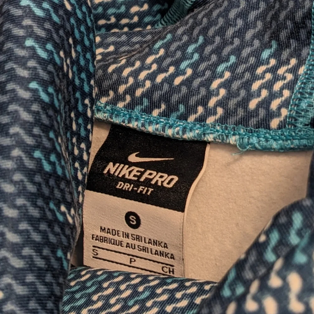 Nike Pro Dri Fit Long Sleeve with Thumbholes S - Picture 2 of 2